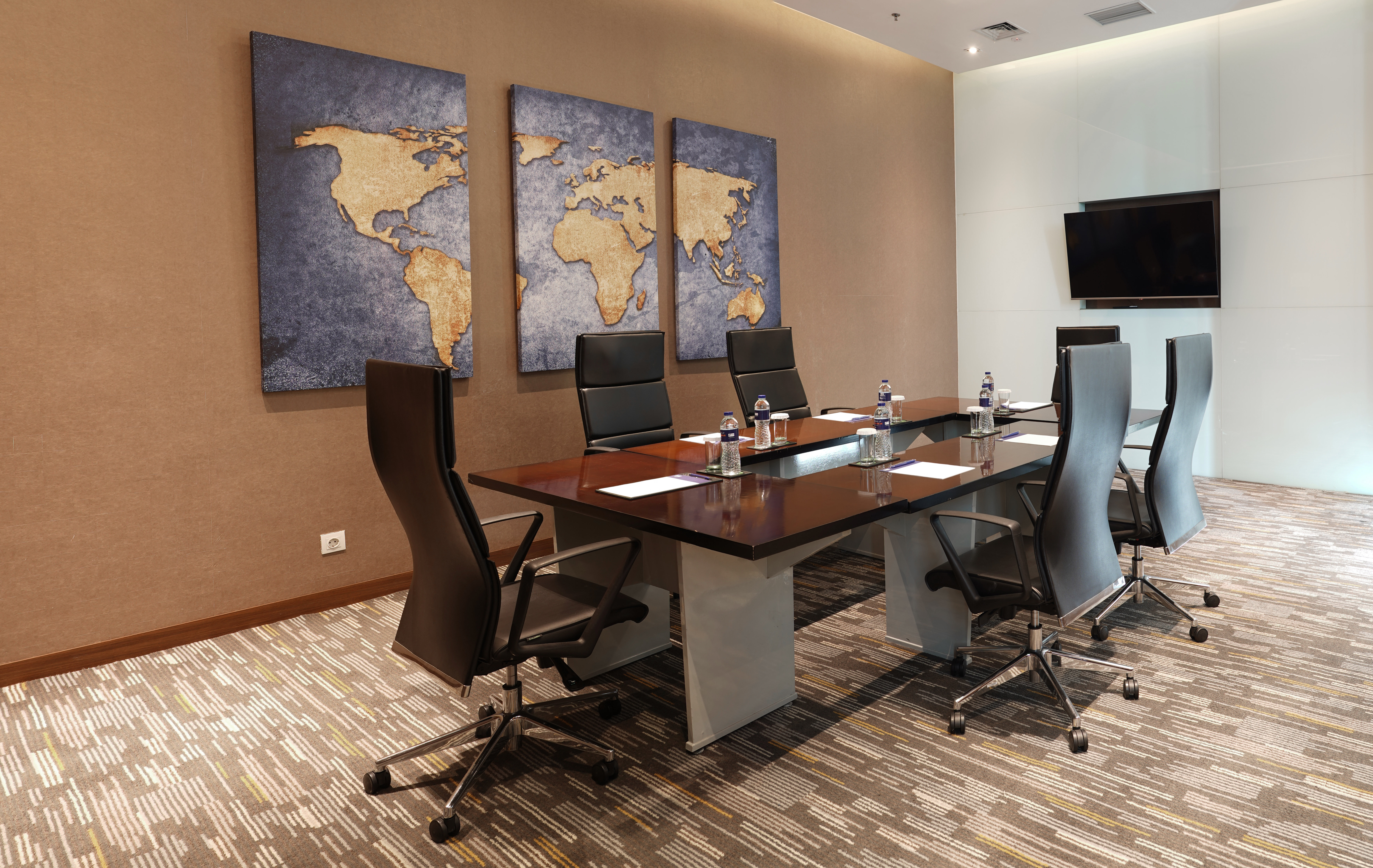 Holiday Inn Express Jakarta International Expo 63/75