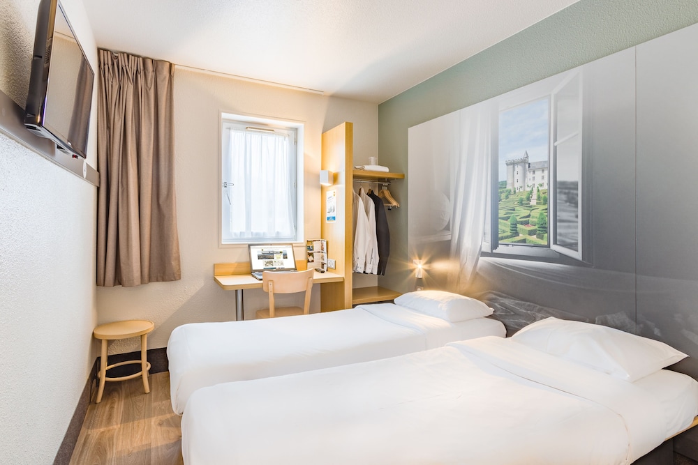 ROOM, TWIN BEDS