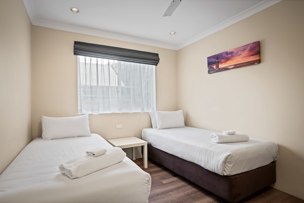 3 Bedrooms, Resort, Villa, 1 King and 4 Single Beds