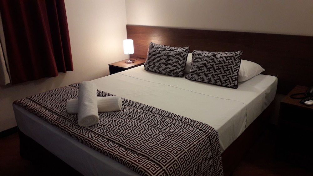 Deluxe, Queen Bed, Accessible