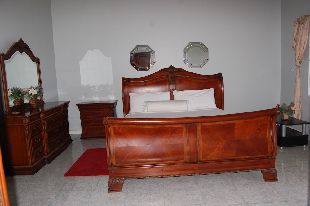 Celebrity Villa Jamaica 12/50