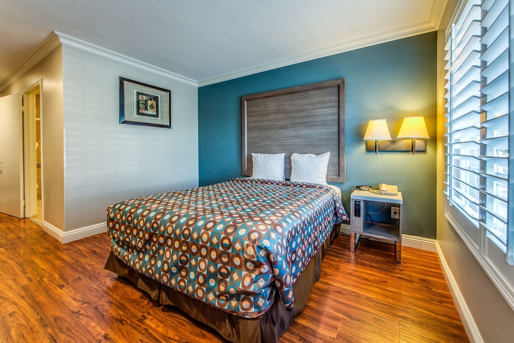 Hotel 414 Anaheim 14/66