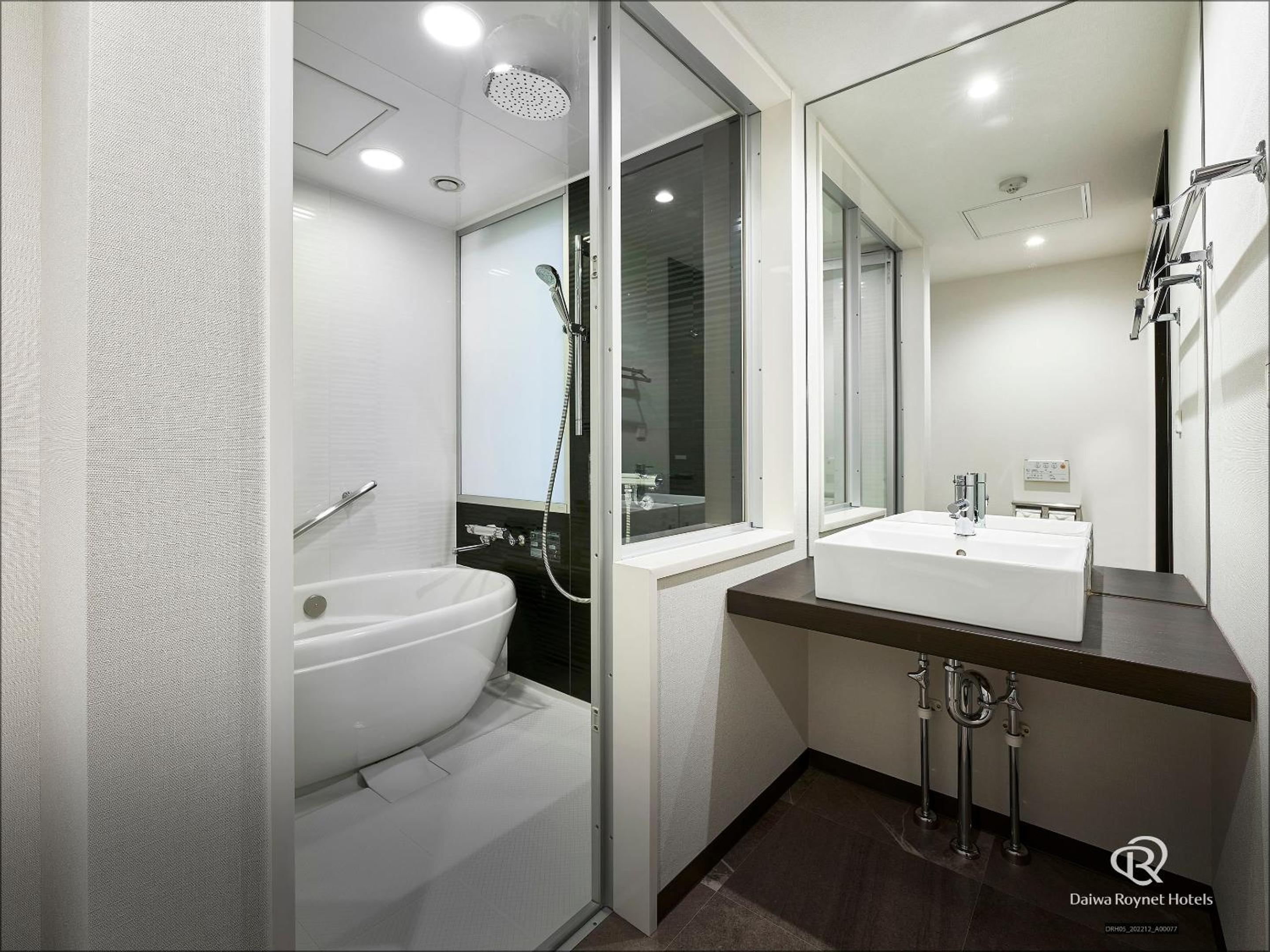 Hollywood, Twin Beds, 3 Beds, with Extra Bed، Daiwa Roynet Hotel Osaka Kitahama 3/4