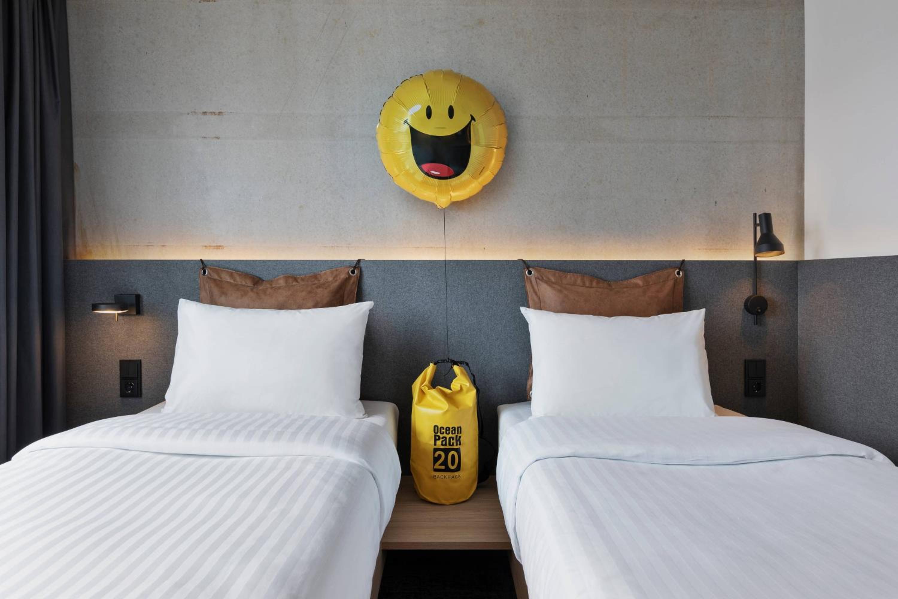 Moxy Sleeper, Single Bed