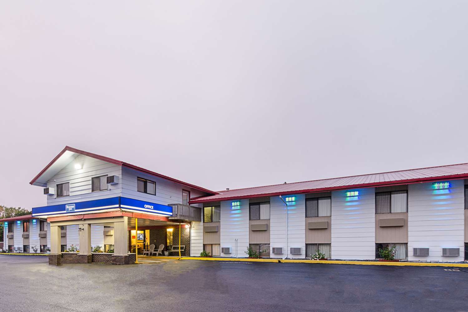 Rodeway Inn Mitchell 4/44
