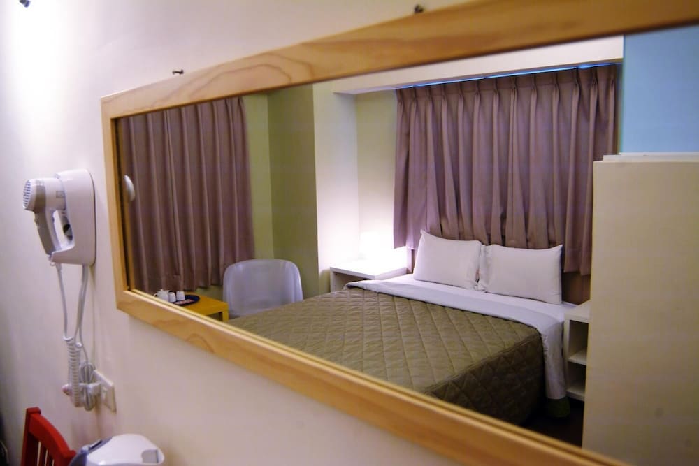 Hwa Hong Hotel 50/50