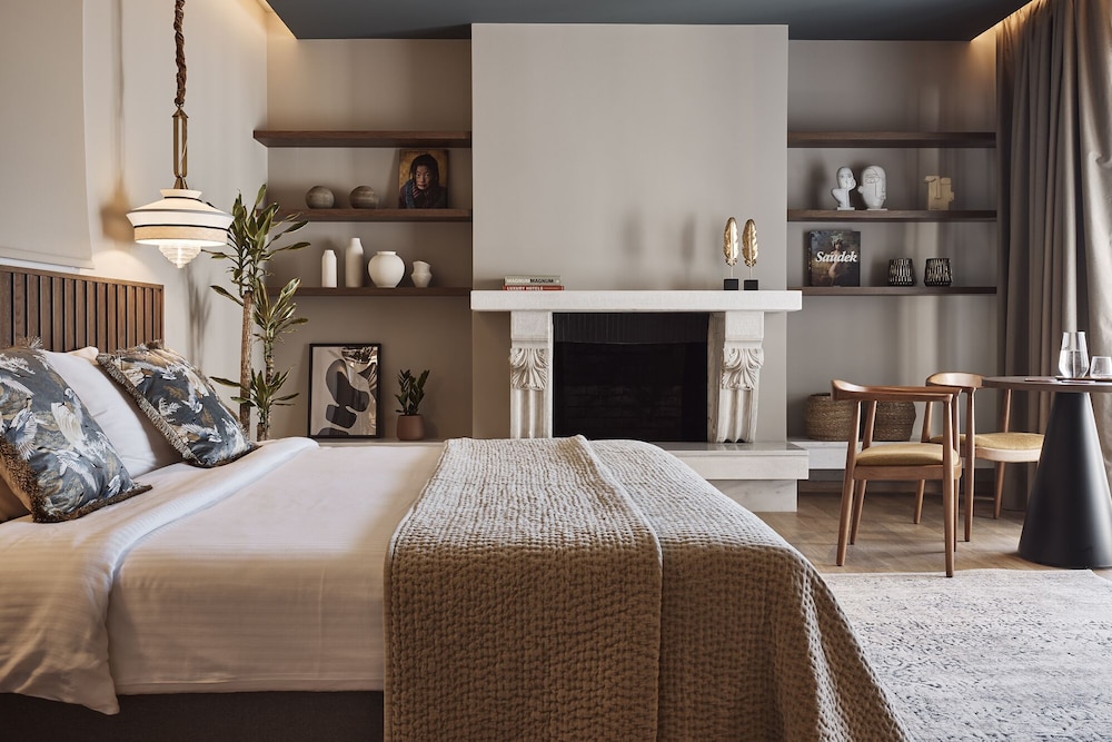 Cama Luxury Suites 21/58
