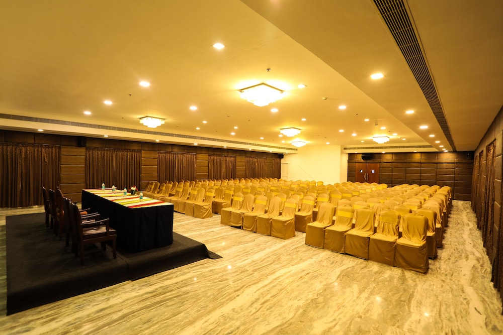 HOTEL RAJ PARK(FORMELY -RAMADA RAJ PARK INN) 24/63