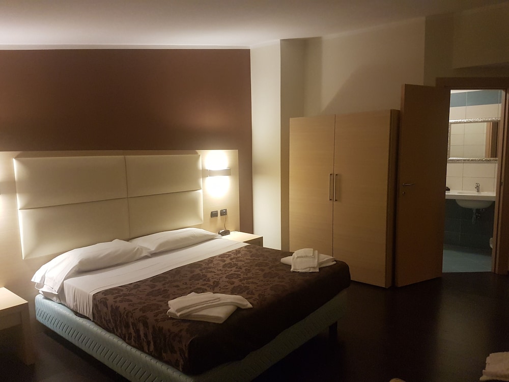 Hotel Sogni D Oro Airport Formerly Hotel Morgan 18/47