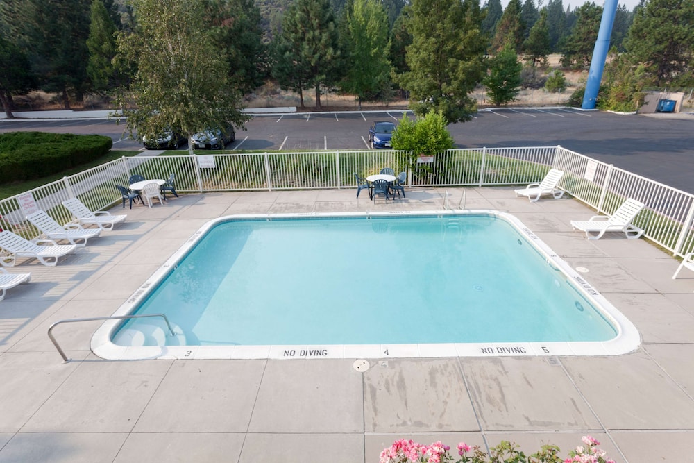 Motel 6 Weed - Mount Shasta 42/48
