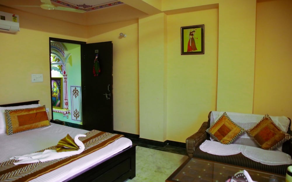 Nahar Singh Haveli 30/47