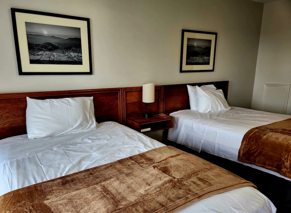 Fox Mountain Inn 7/50