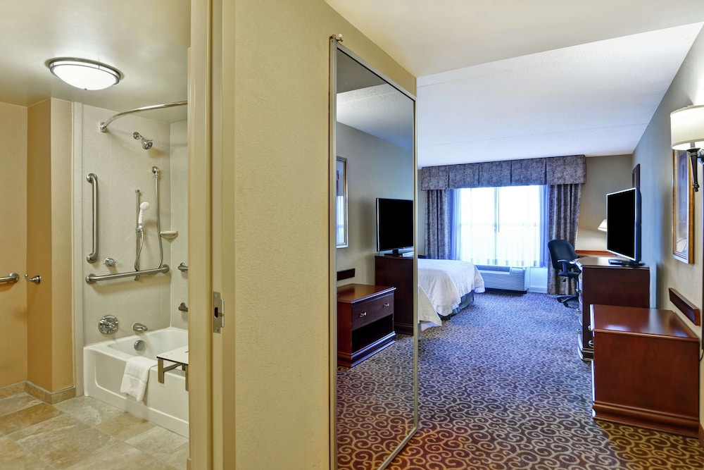 Hampton Inn & Suites Fredericksburg-at Celebrate Virginia 16/39