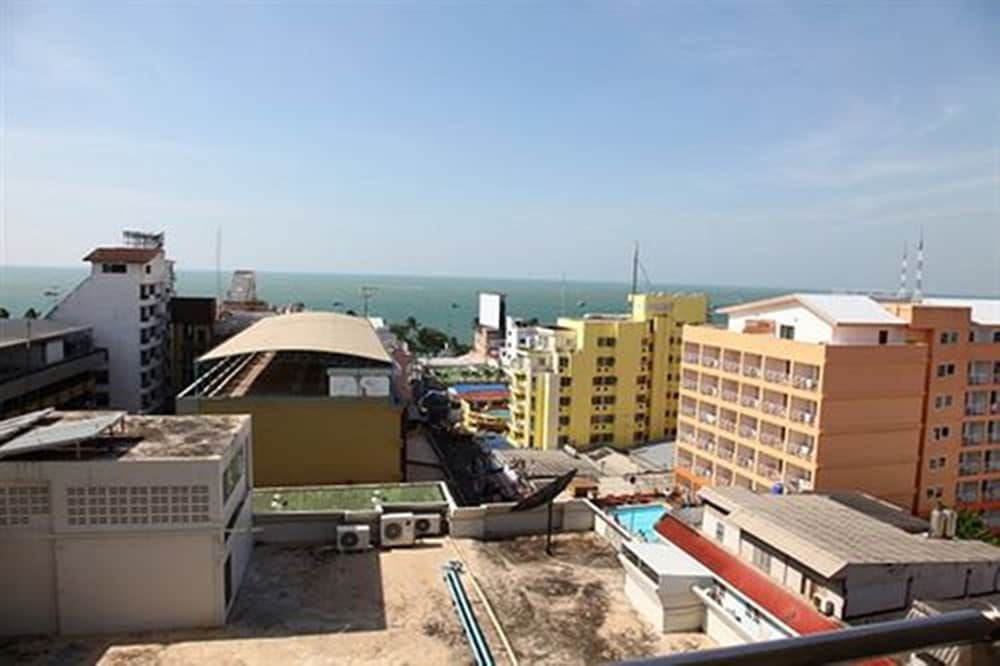 Sunshine Hotel and Residences 8/65