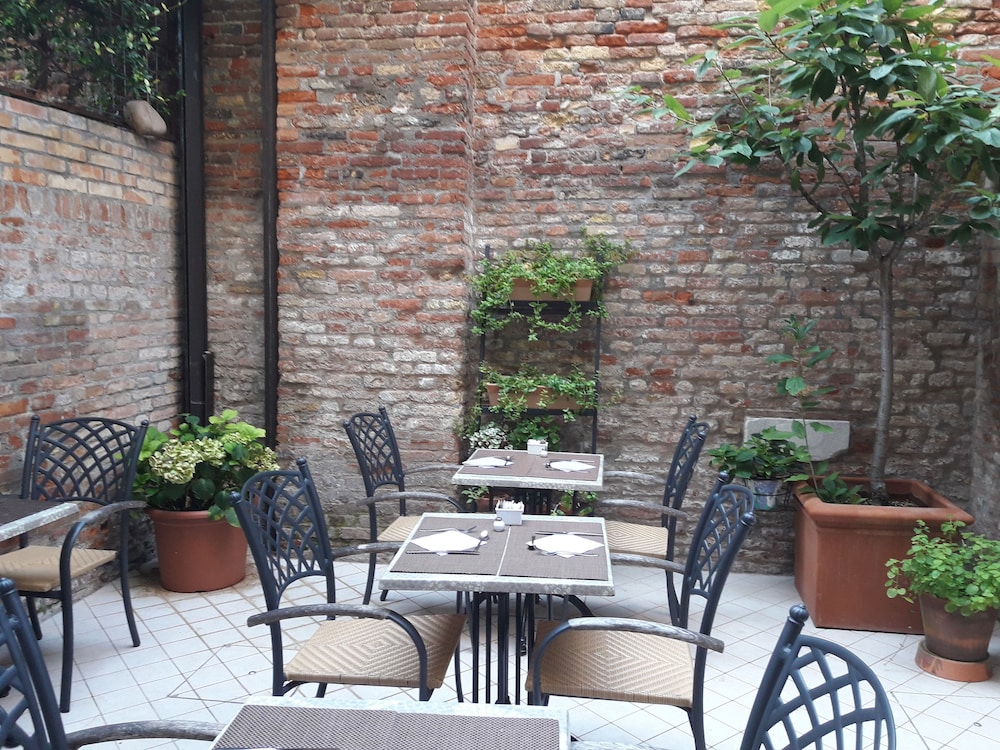 Hotel Ca Lucrezia 37/50