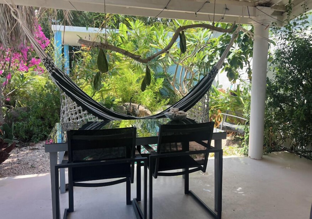 Tropical Breeze Apartments 37/49