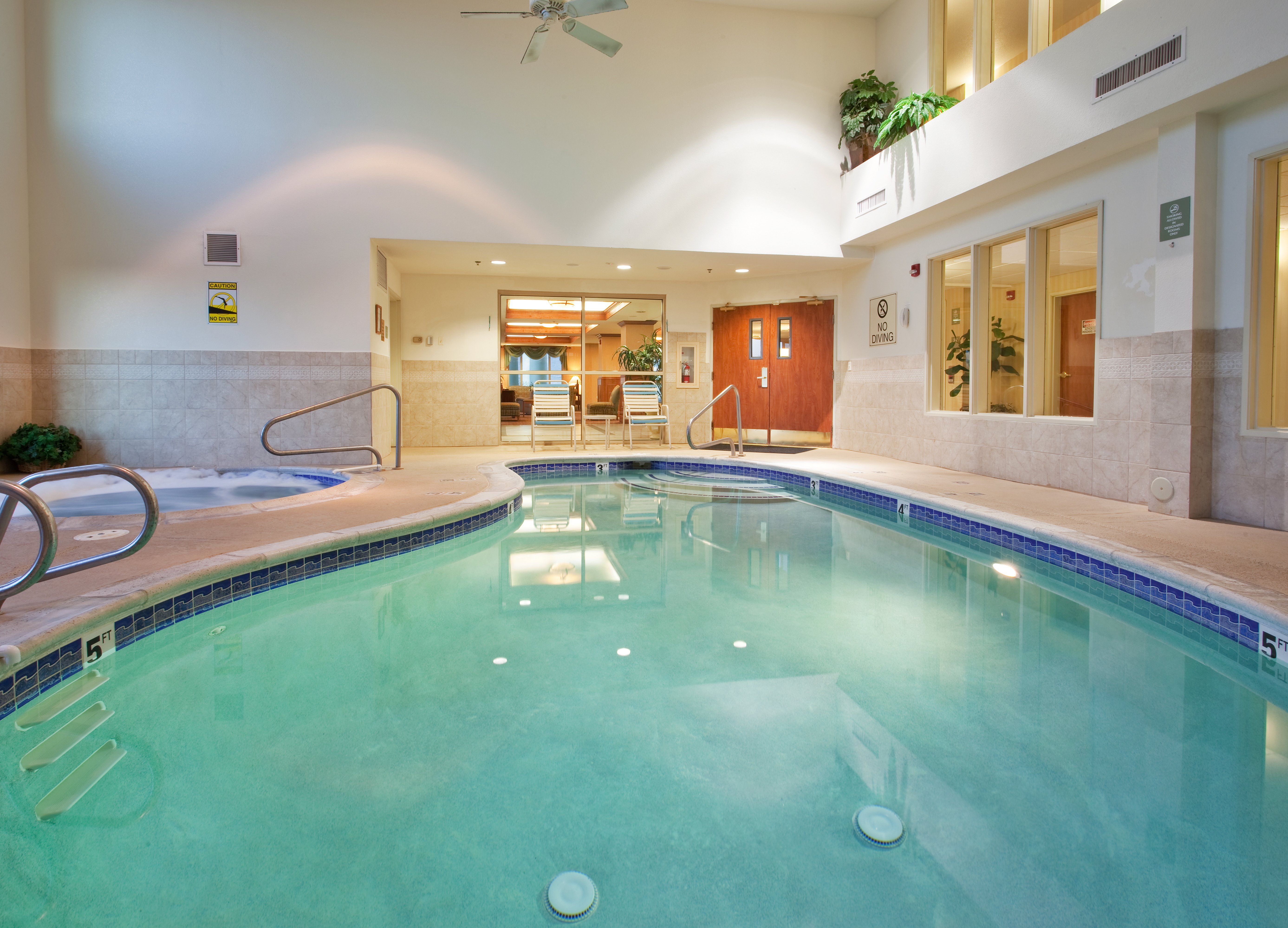 Holiday Inn Express Hotel And Suites Carson City 33/60