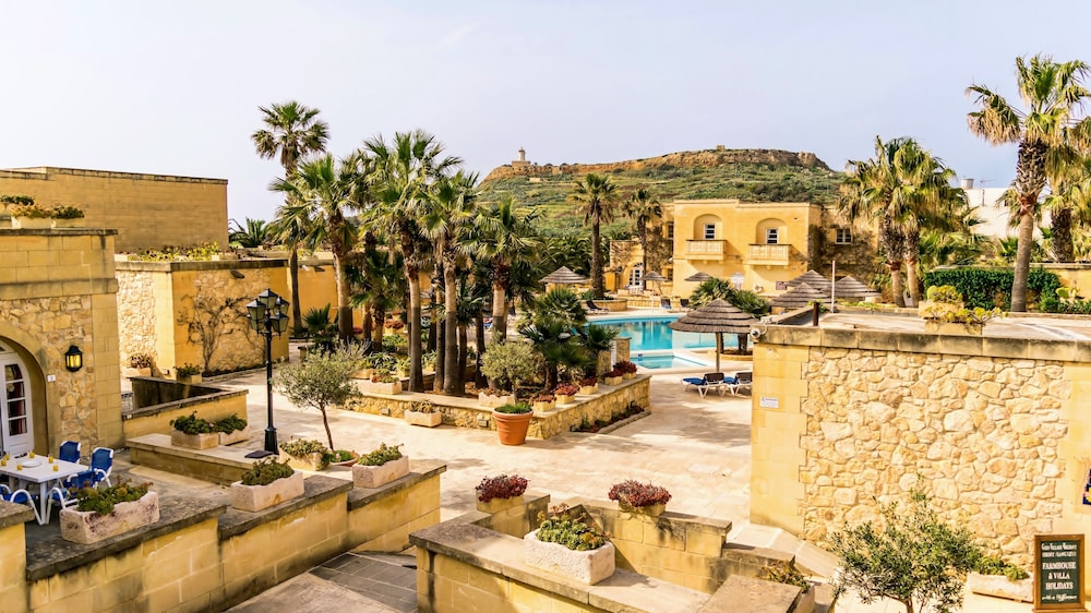 Tal Fanal Village 8/29