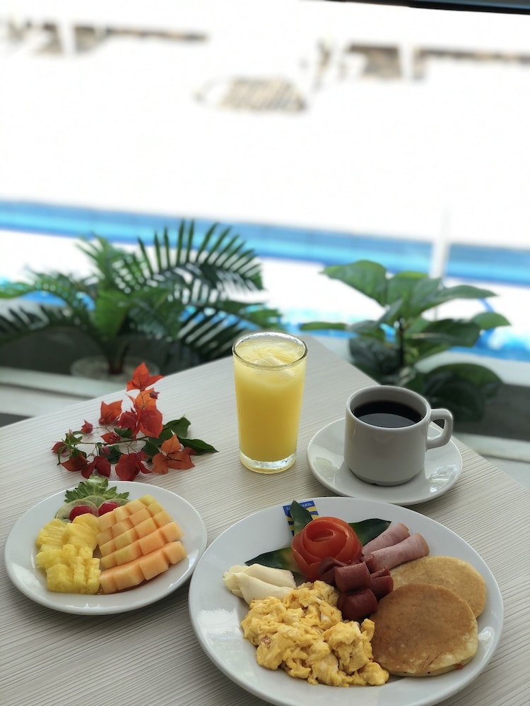 Be La Sierra Hotel 55/73