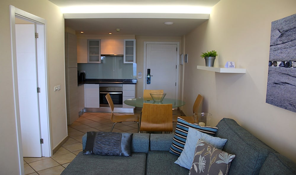 Perla Gris Aparthotel 49/68