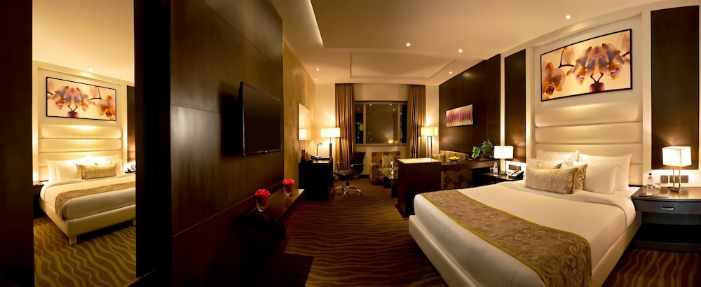 GOLDEN TULIP BHIWADI 13/33