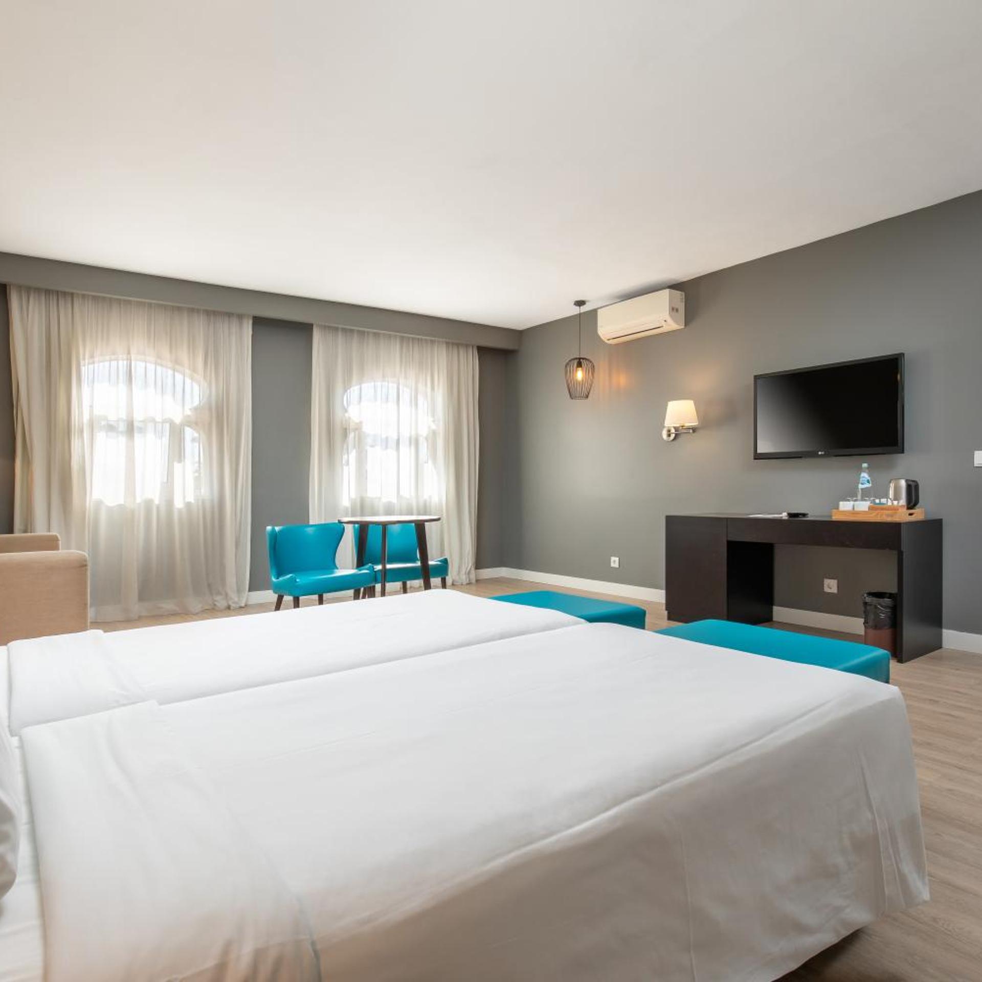 Room, Twin Beds, No Balcony, Accessible