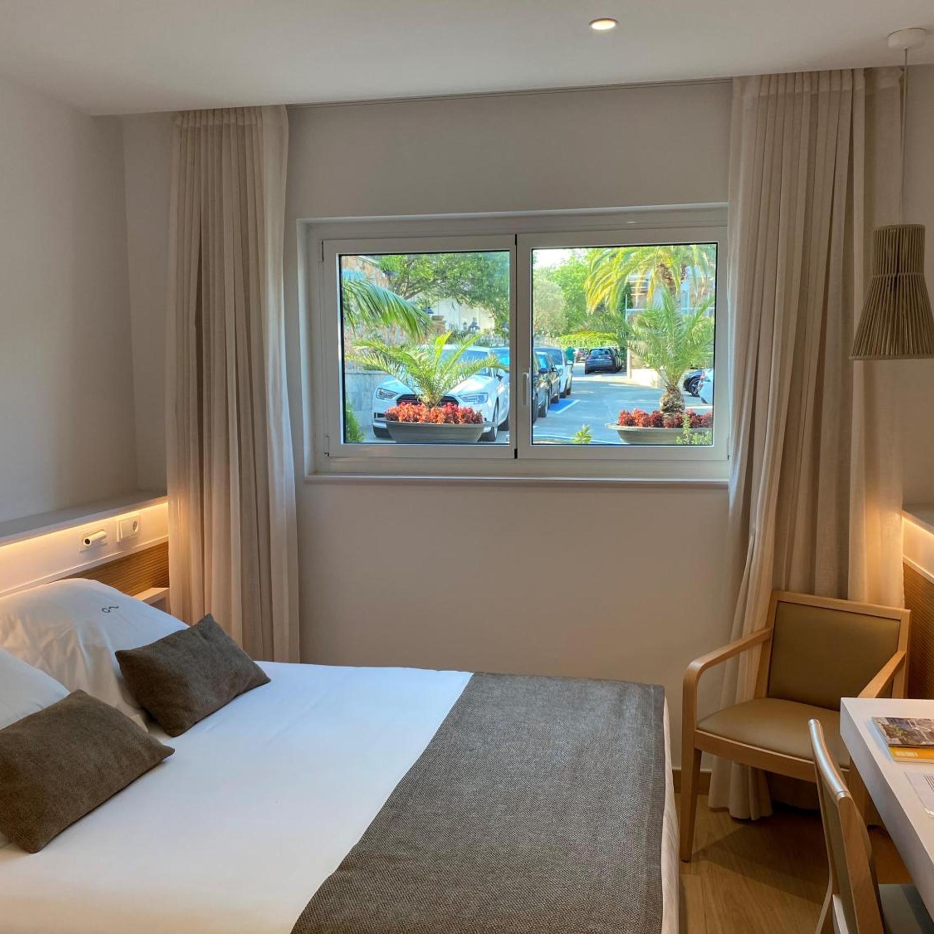Room, Double Bed, Garden View, Main Floor