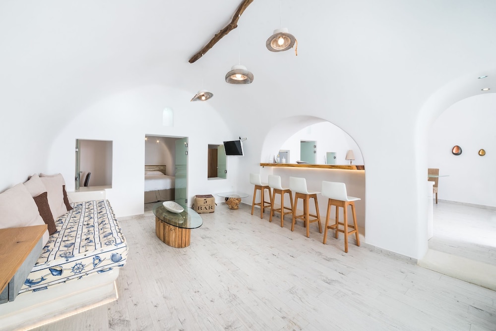 Hyperion Oia Suites 28/45