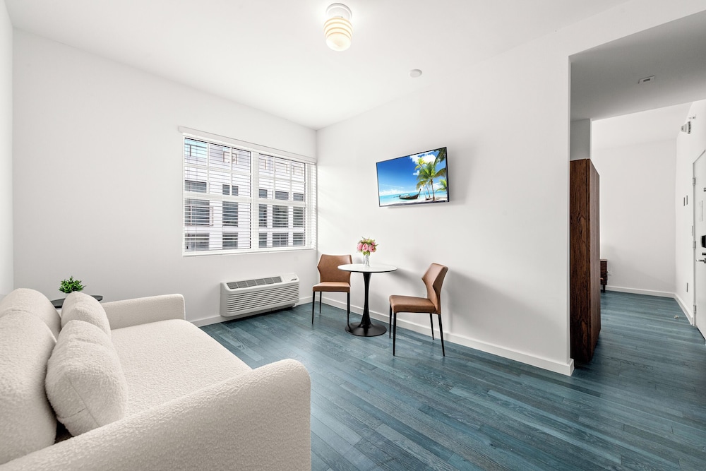 Global Luxury Suites At The Apex Miami 42/50