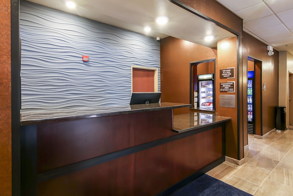 Cobblestone Inn & Suites at UW Stout Downtown Menomonie 3/54
