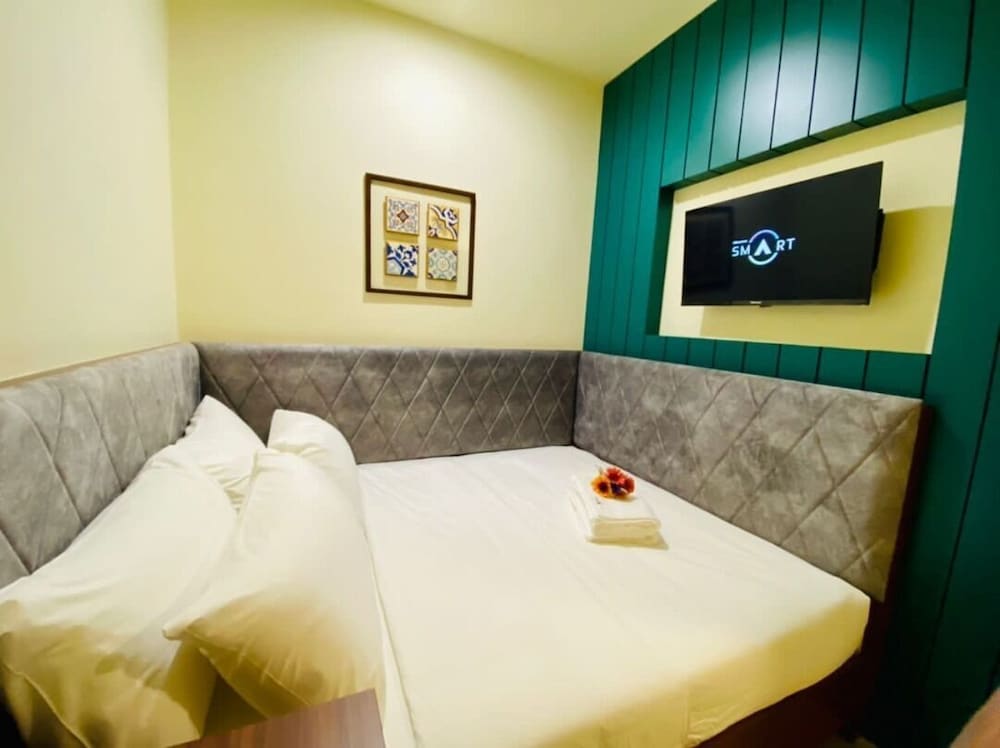 Bishop Hotel Penang 25/50