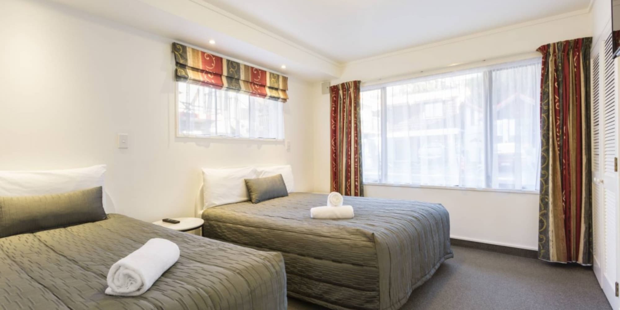 1 Bedroom, Suite, Unit, 1 Single and 2 Queen Beds, Ground Floor