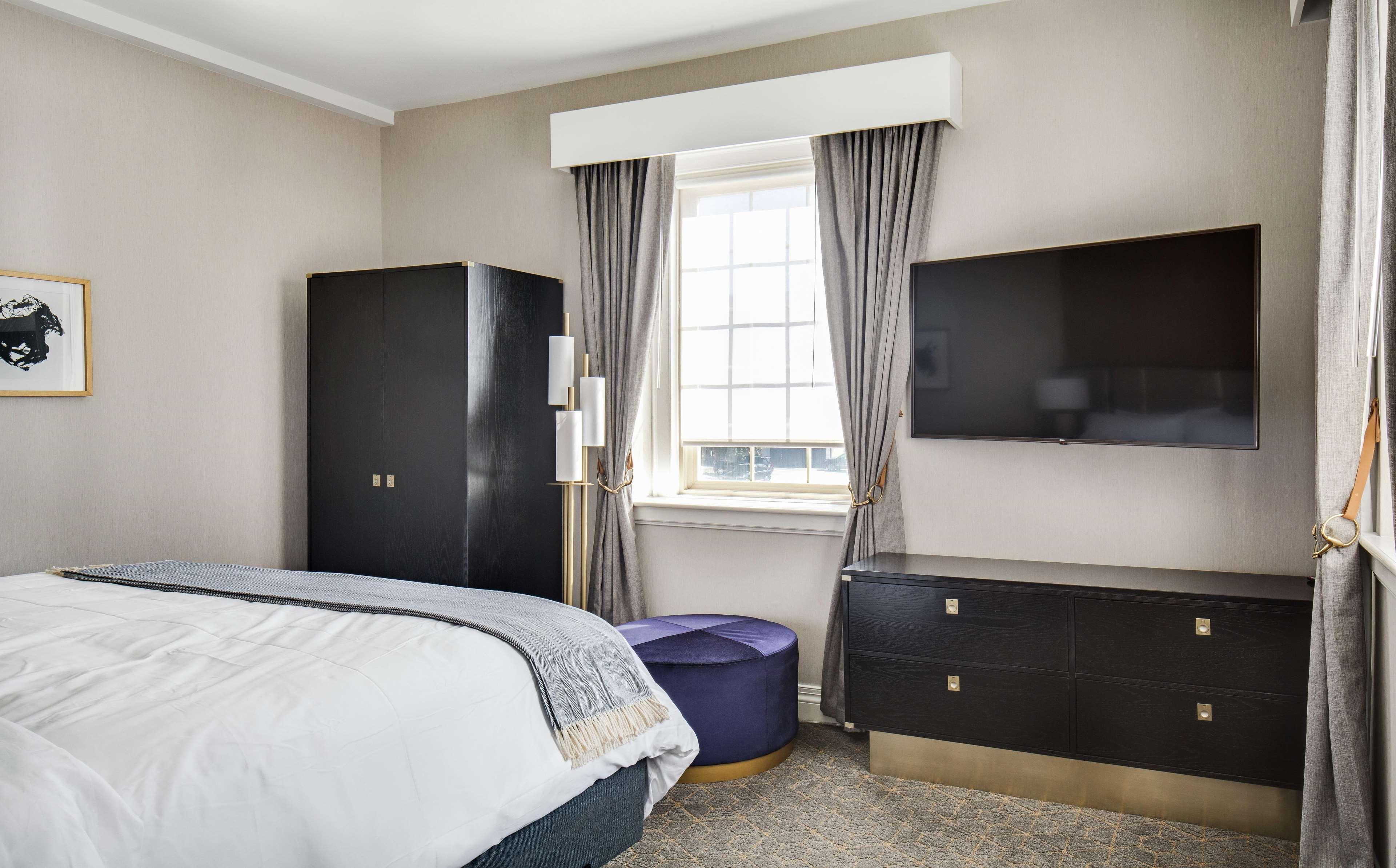 Room, King Bed, Water View