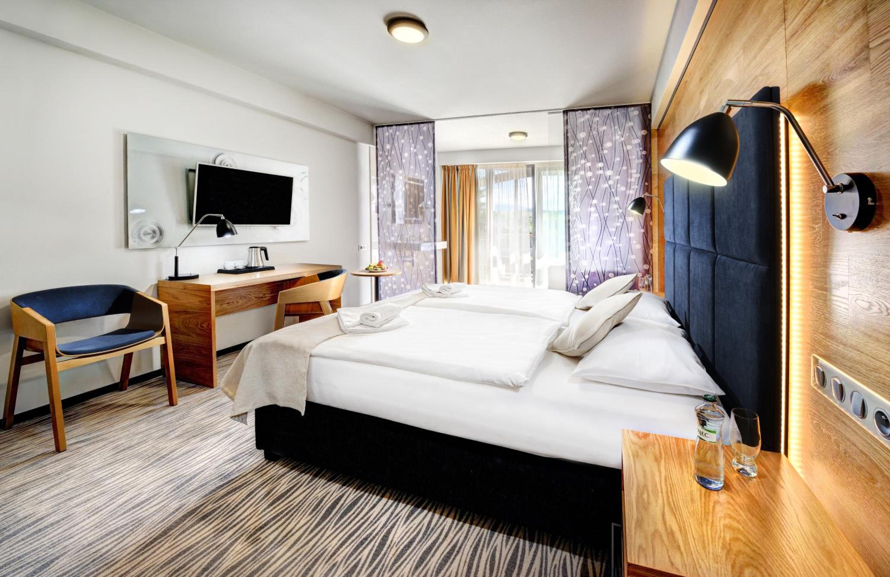 Gallery, Double Bed