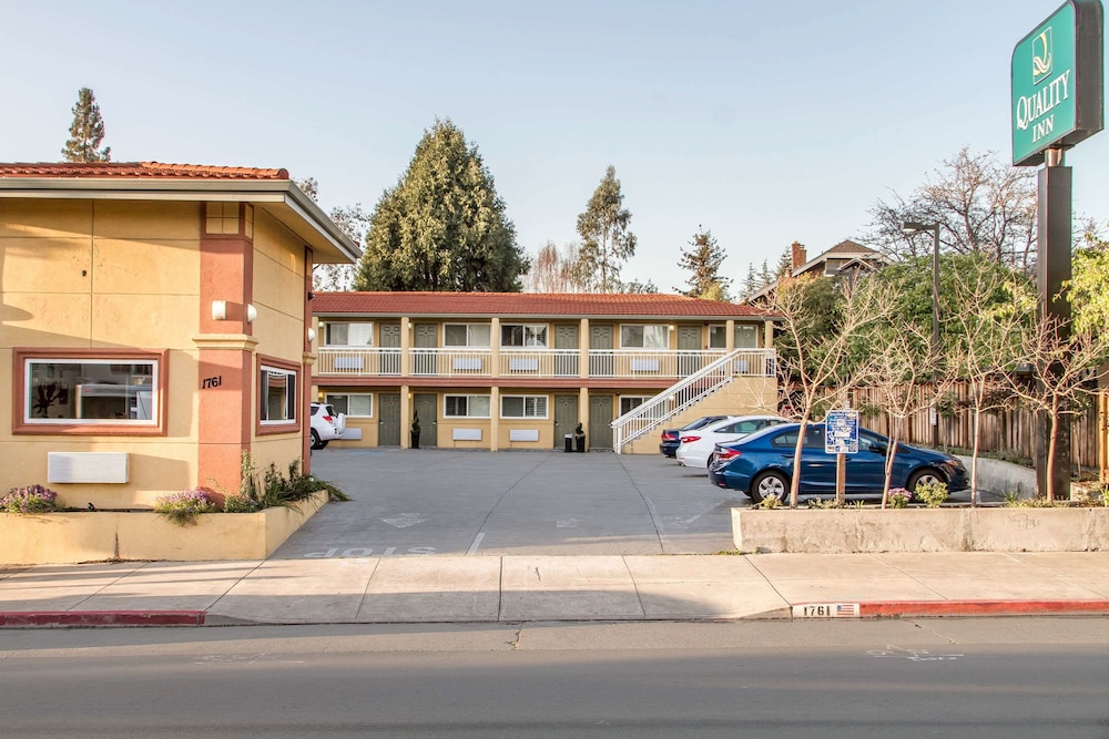 Signature Inn Berkeley 6/50