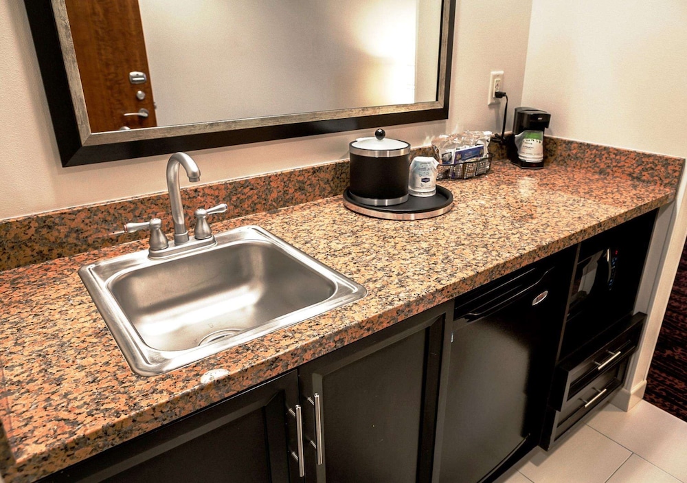 Hampton Inn and Suites Tulsa Hills 30/37