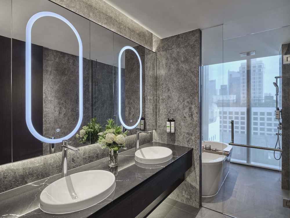 Pullman Singapore Hill Street 50/50
