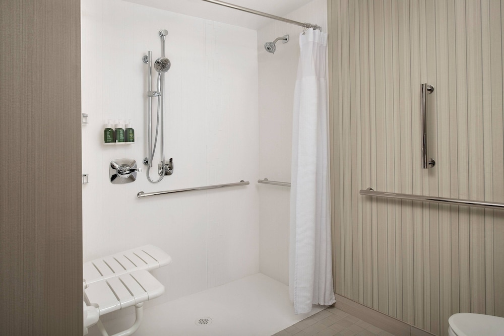 Courtyard by Marriott Portland East 8/48
