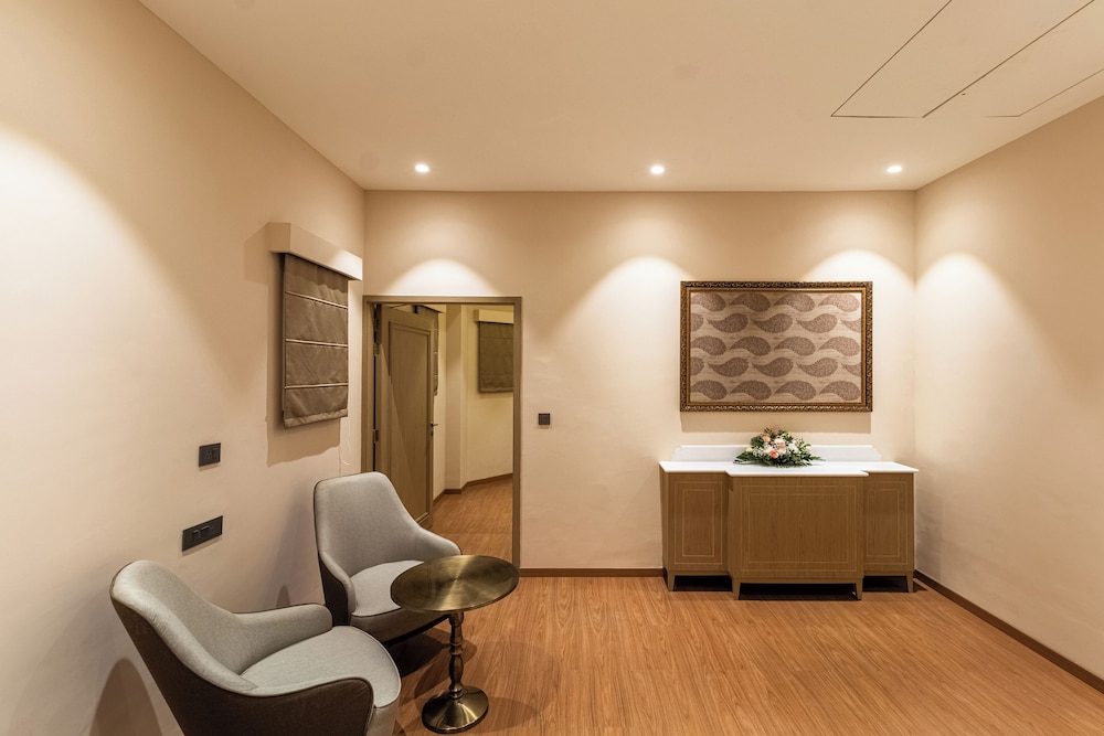 Wyndham Grand Udaipur Fateh Sagar Lake 38/66