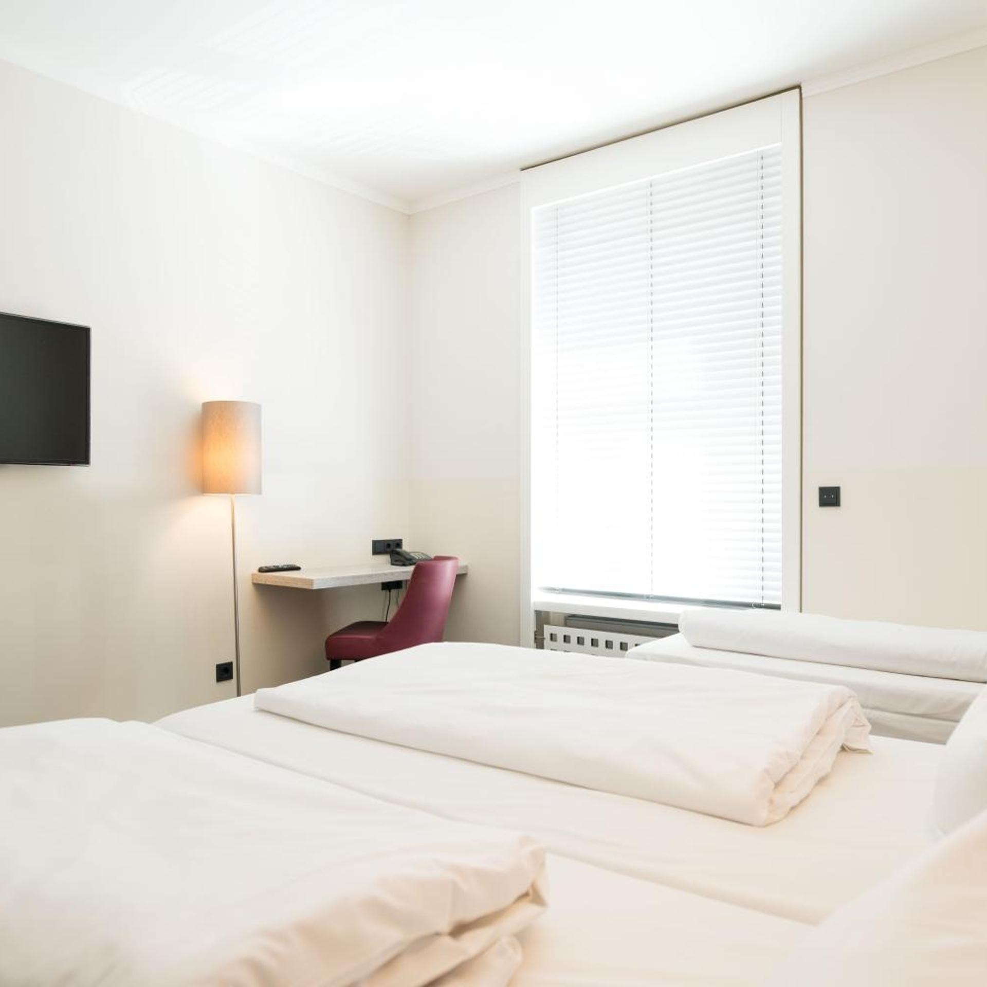 ROOM, TRIPLE