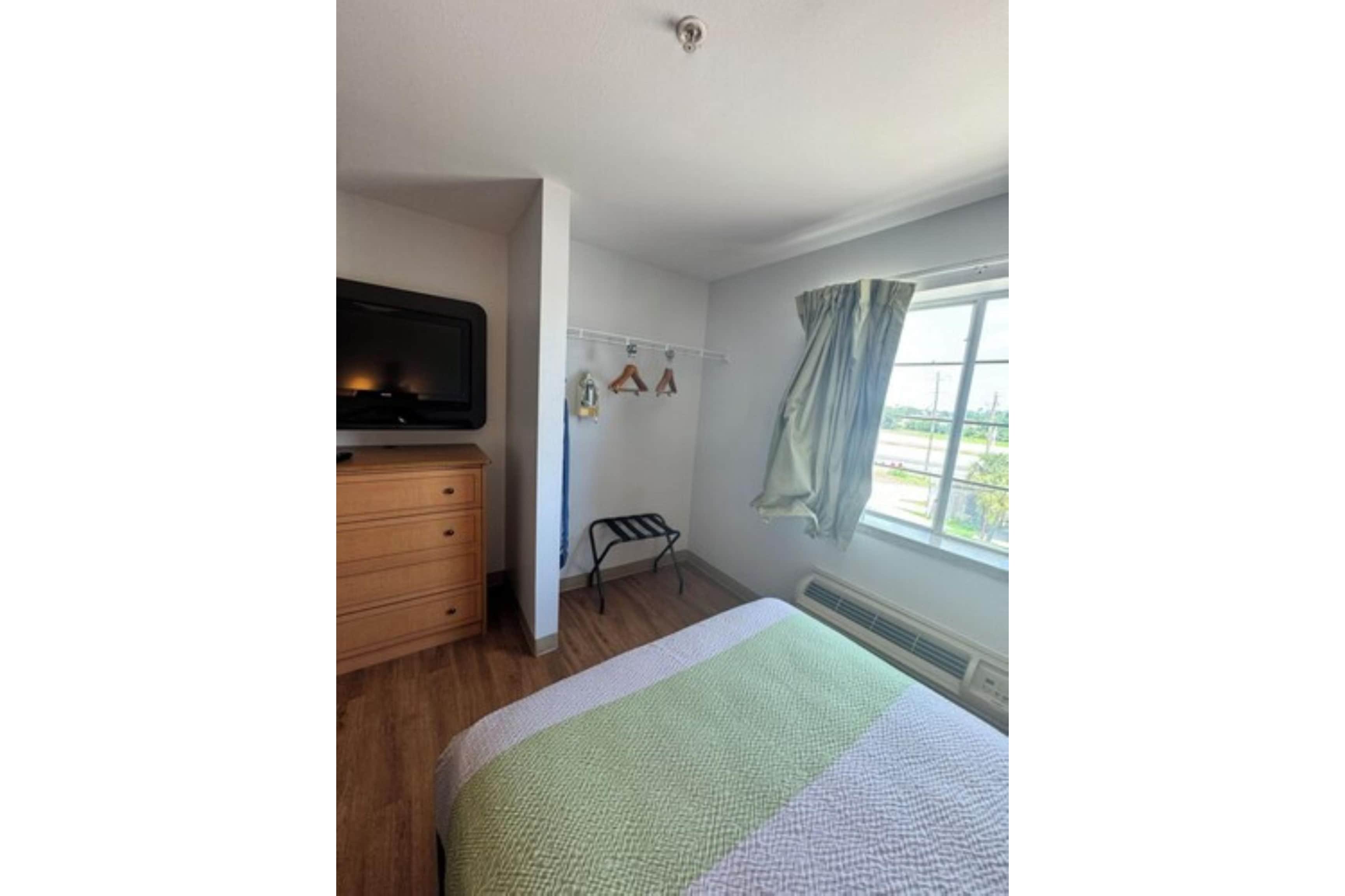 Oyo Townhouse Sulphur,LA Extended Stay I-10 9/27