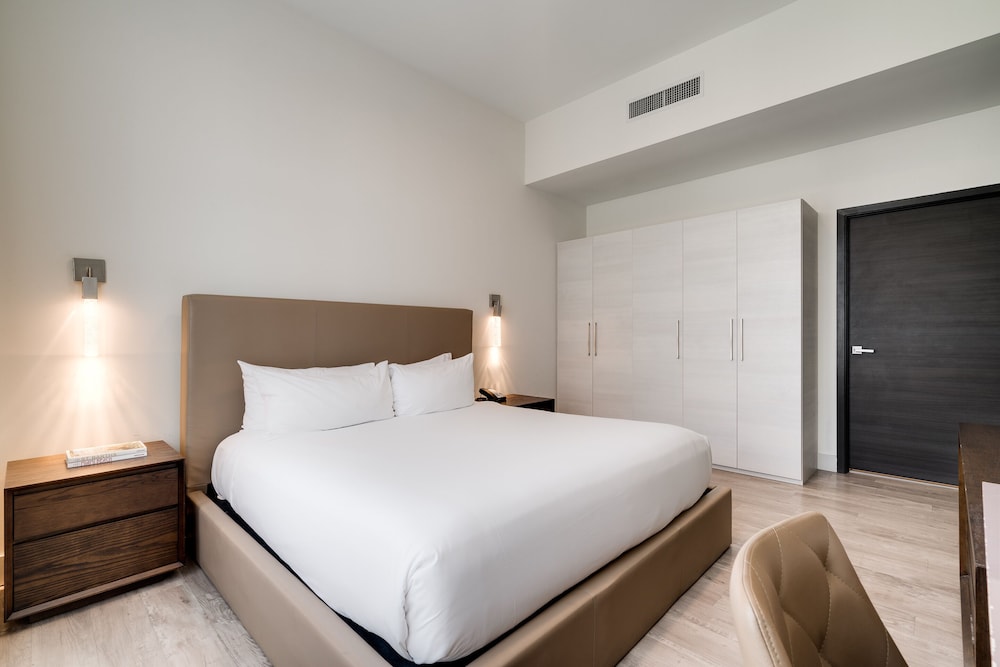 CH Luxury Condos & Studios On The Beach 32/50