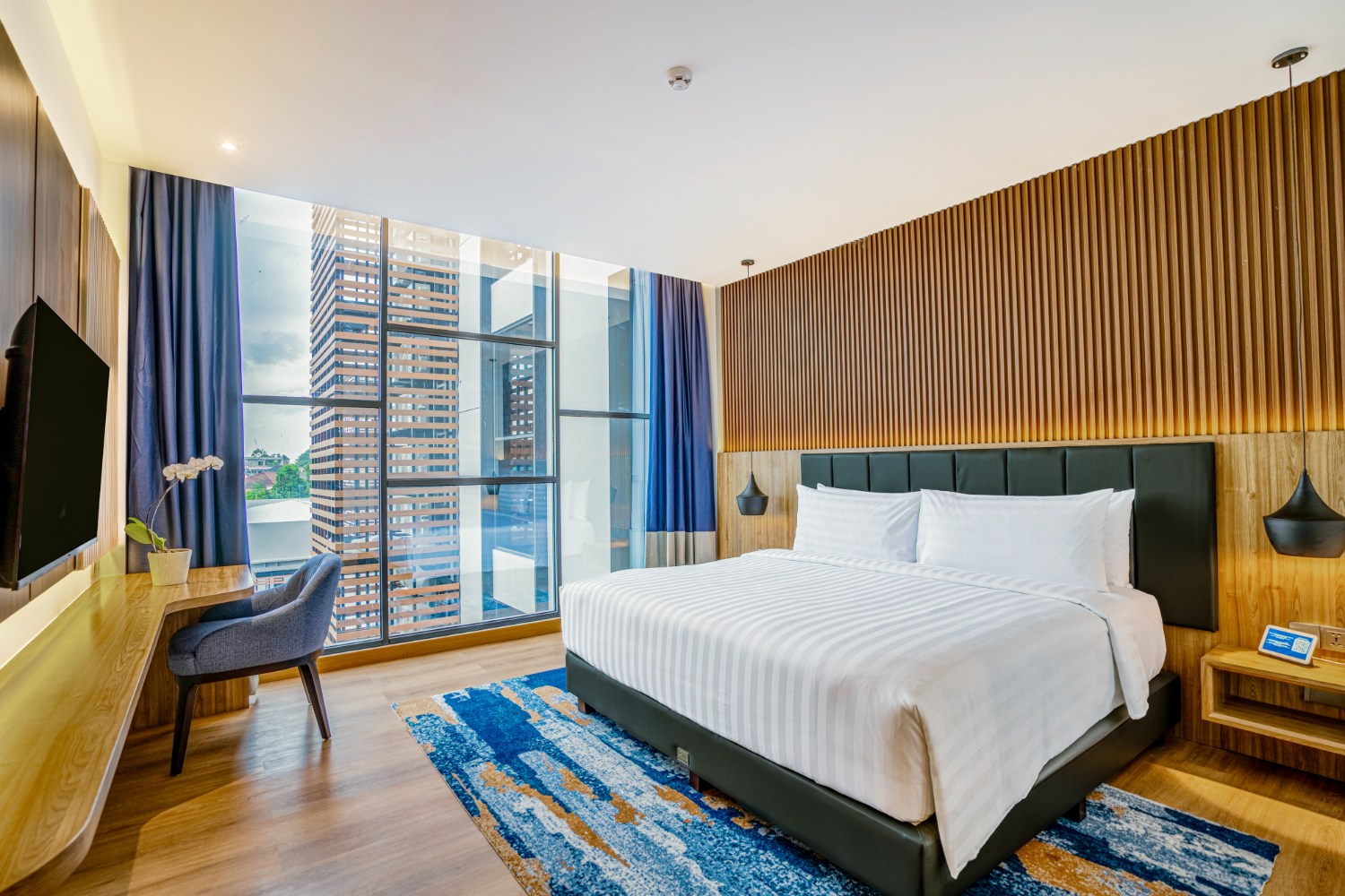 Deluxe, Double or Twin Bed