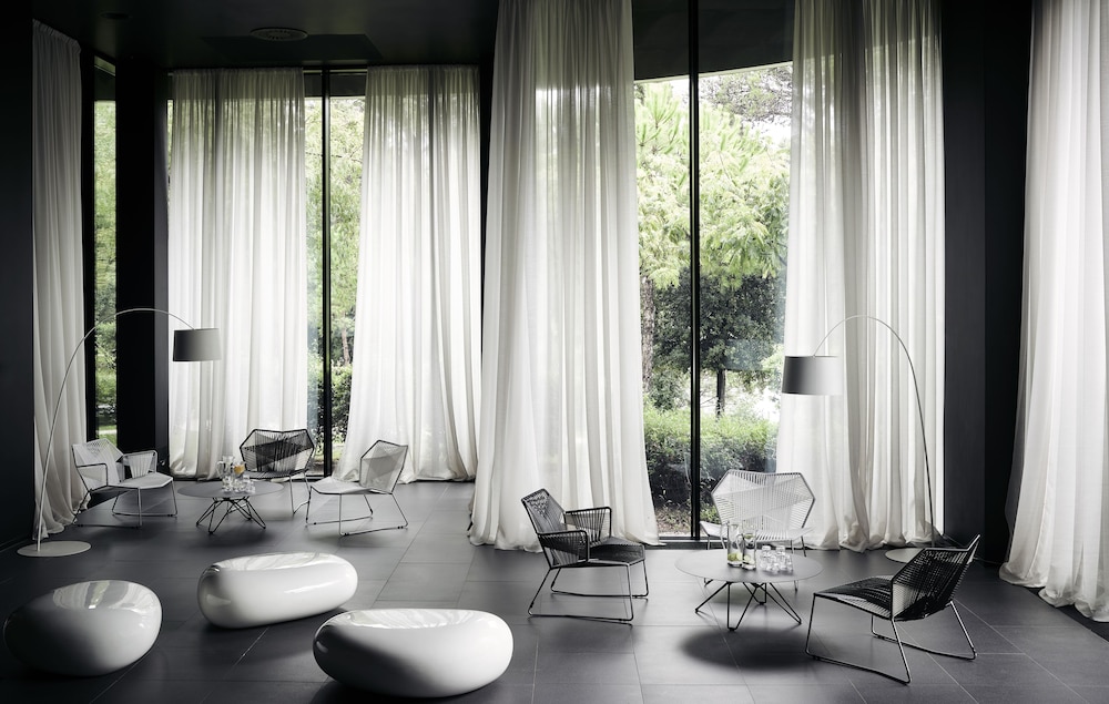 Lone Hotel by Maistra Collection 37/65