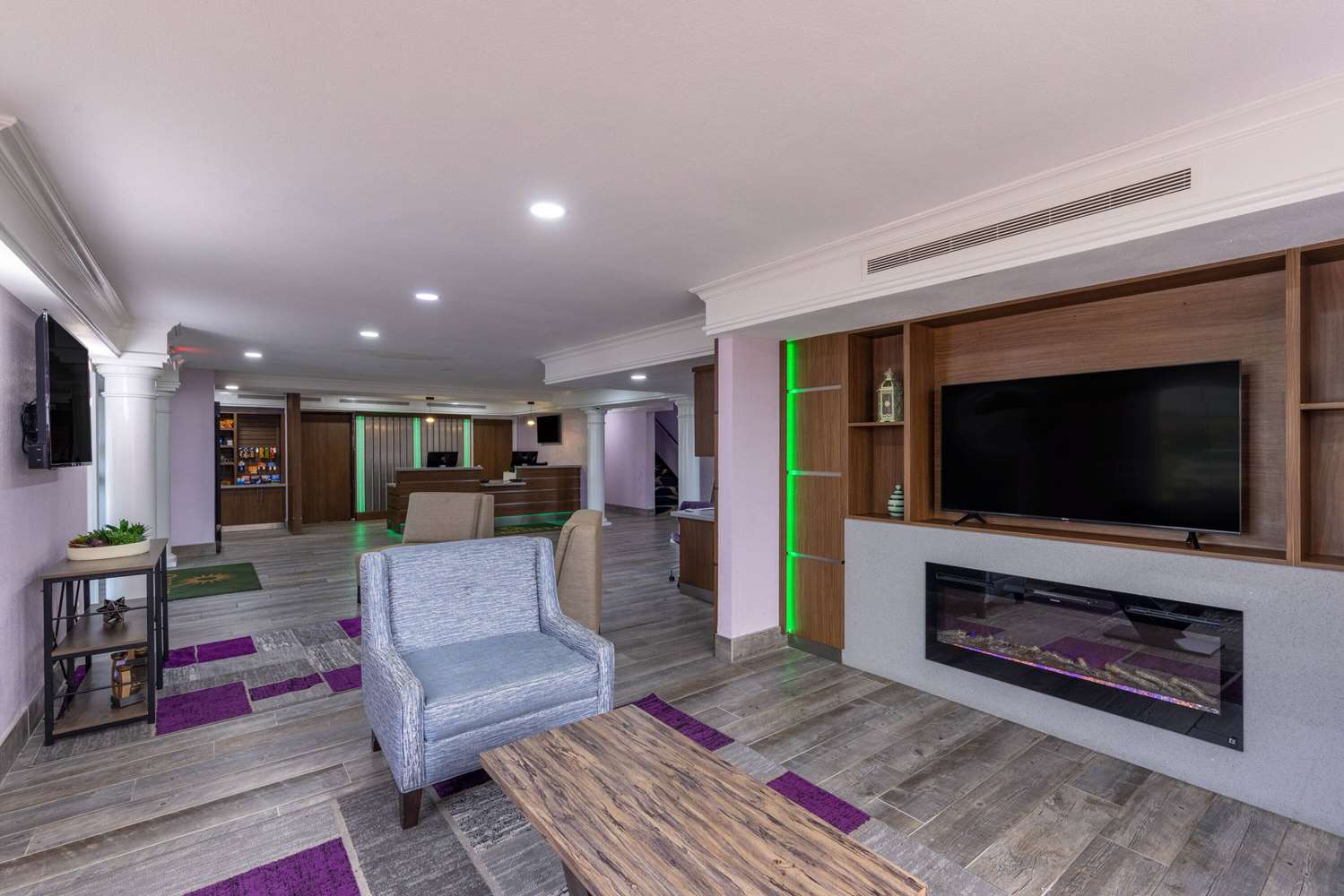 La Quinta Inn Kansas City Lenexa 13/50
