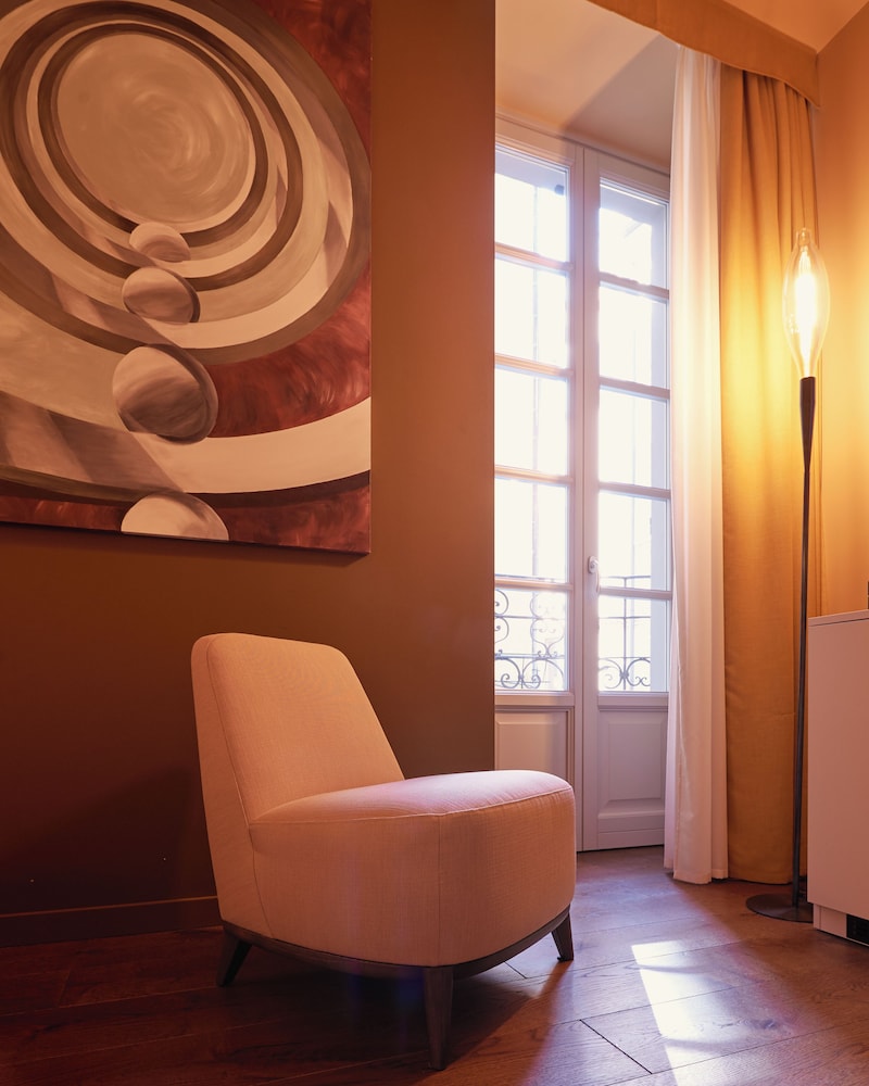 73 Boutique Hotel 32/43