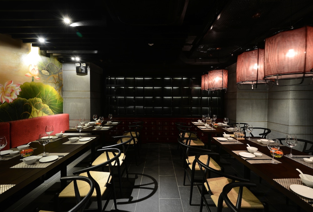 The Chi Boutique Hotel 56/66