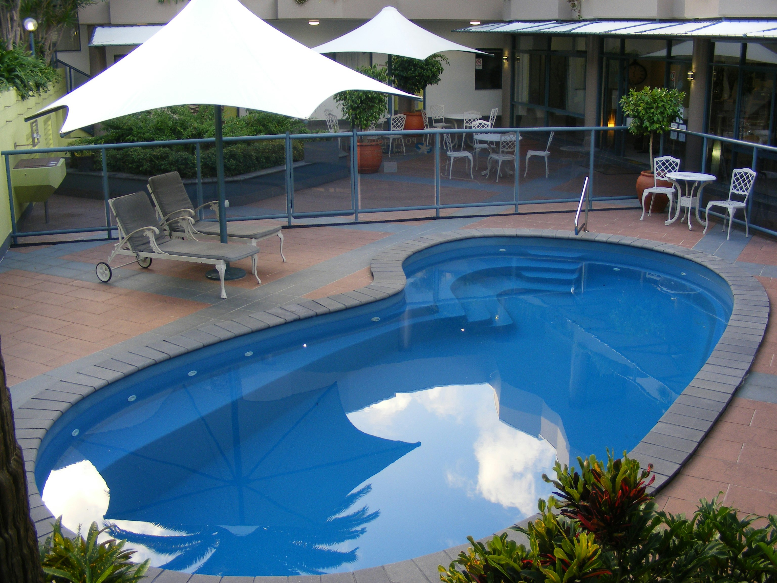 ROCKPOOL MOTOR INN 3/6