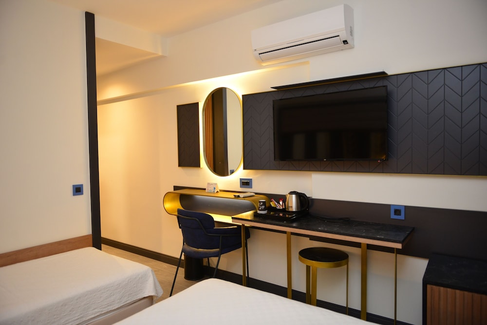 Oasis Hotel 15/30