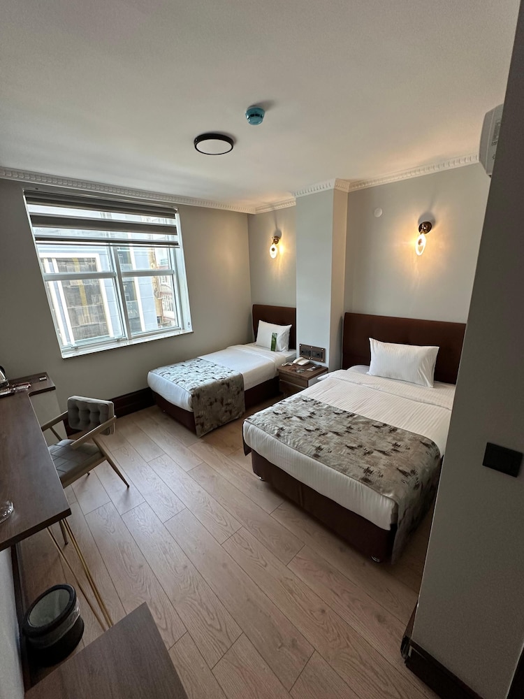 Lotis Hotel 5/35